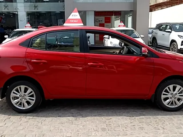 Used Toyota Yaris V MT in Delhi