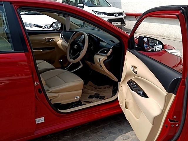 Used Toyota Yaris V MT in Delhi