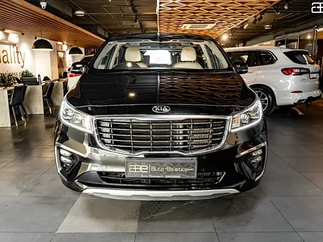 Used 2020 Kia Carnival in Delhi