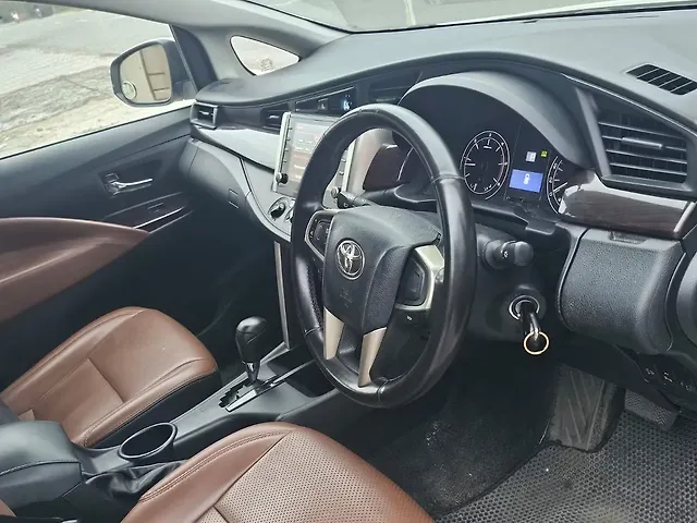 Used Toyota Innova Crysta [2016-2020] 2.4 G 7 STR [2016-2017] in Chandigarh