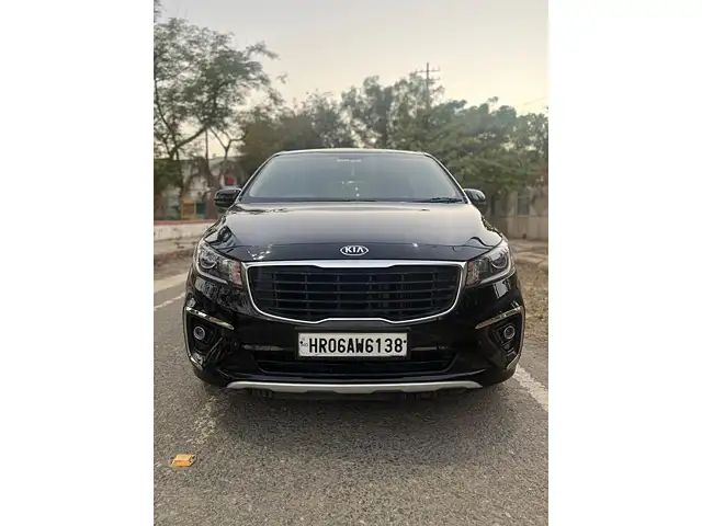 Used 2020 Kia Carnival in Delhi
