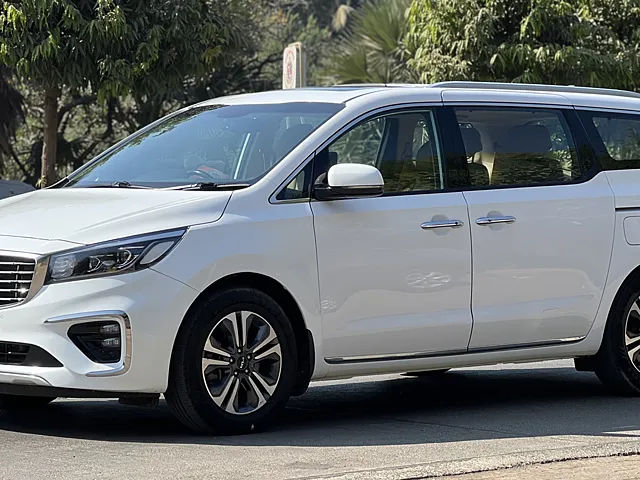 Used 2022 Kia Carnival in Mumbai