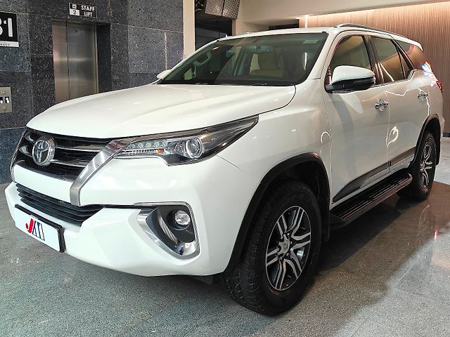Used Toyota Fortuner [2016-2021] 2.8 4x2 AT [2016-2020] in Bangalore