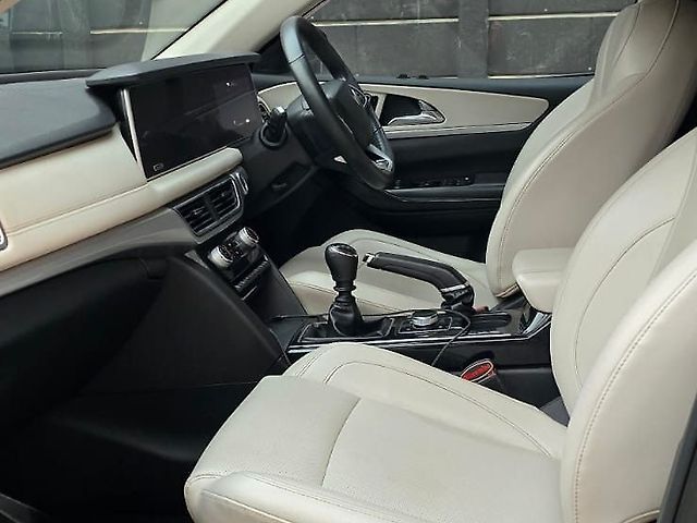 Used Mahindra XUV700 AX 7 Diesel MT 7 STR [2021] in Lucknow
