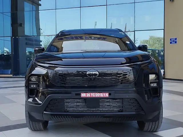 Used 2024 Tata Safari in Delhi