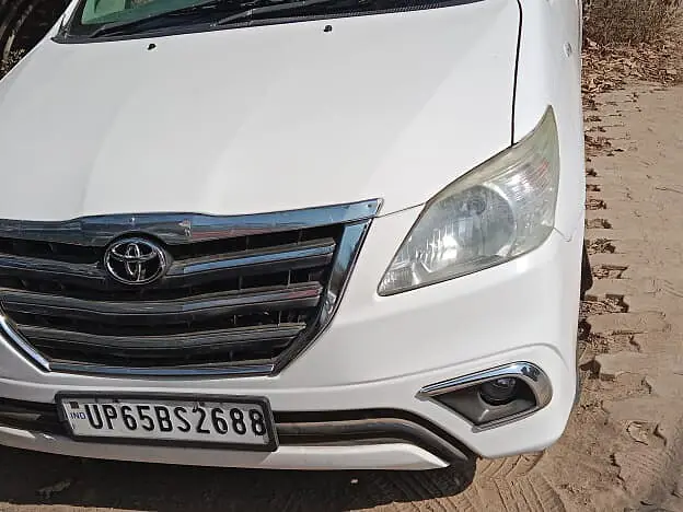 Used 2014 Toyota Innova in Varanasi