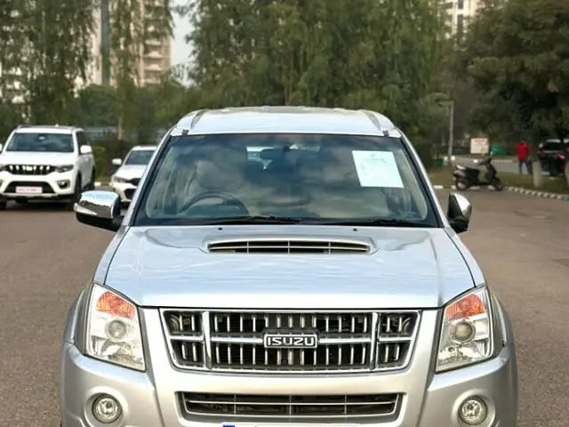 Used 2015 Isuzu MU7 in Mohali