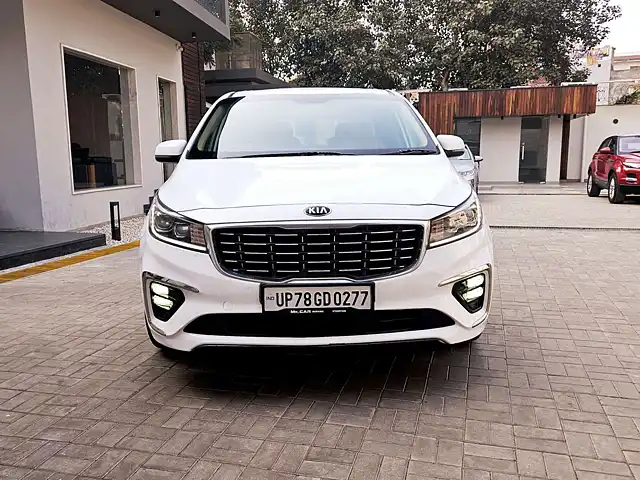 Used 2020 Kia Carnival in Delhi