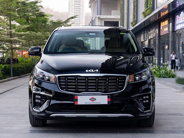 Used 2023 Kia Carnival in Mumbai
