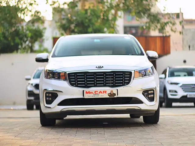 Used 2020 Kia Carnival in Delhi