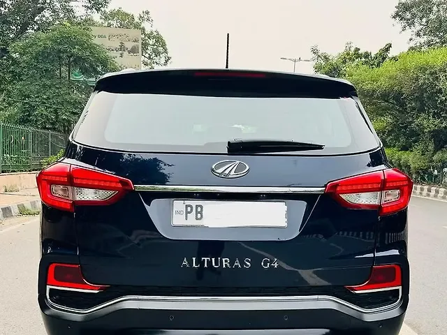 Used Mahindra Alturas G4 2WD High AT in Delhi