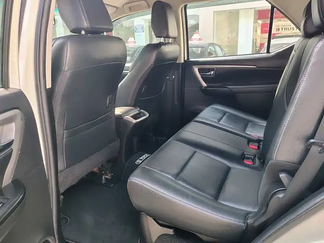 Used Toyota Fortuner 4X2 MT 2.8 Diesel in Delhi