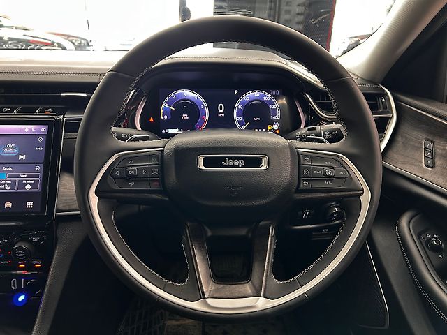 Used Jeep Grand Cherokee Limited (O) 4x4 AT in Bangalore
