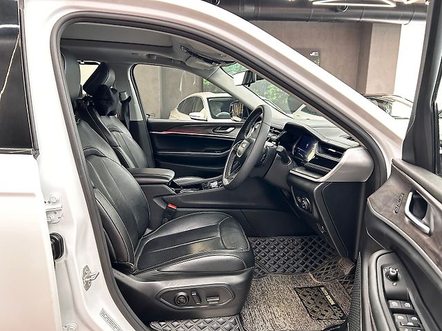 Used Jeep Grand Cherokee Limited (O) 4x4 AT in Bangalore
