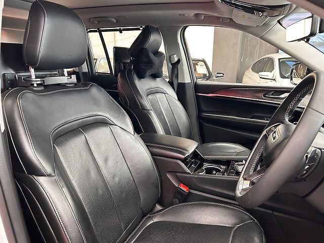 Used Jeep Grand Cherokee Limited (O) 4x4 AT in Bangalore