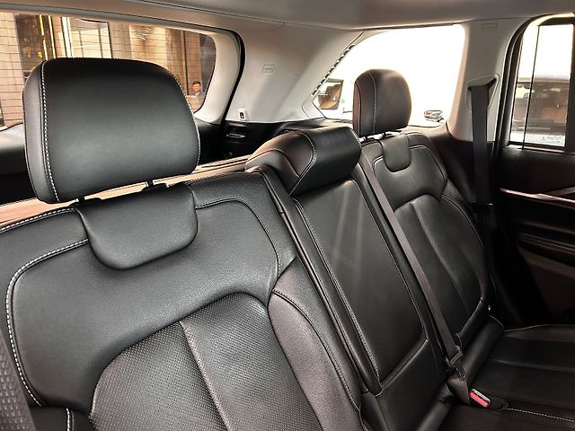 Used Jeep Grand Cherokee Limited (O) 4x4 AT in Bangalore