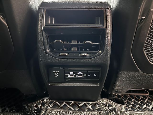 Used Jeep Grand Cherokee Limited (O) 4x4 AT in Bangalore