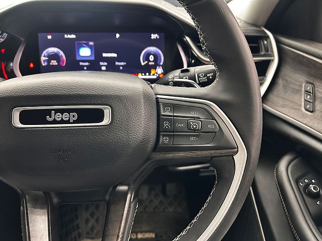 Used Jeep Grand Cherokee Limited (O) 4x4 AT in Bangalore