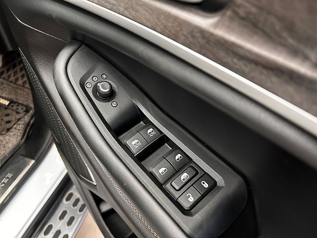 Used Jeep Grand Cherokee Limited (O) 4x4 AT in Bangalore