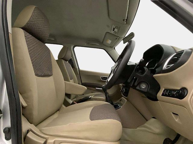 Used Mahindra TUV300 [2015-2019] T8 in Ahmedabad