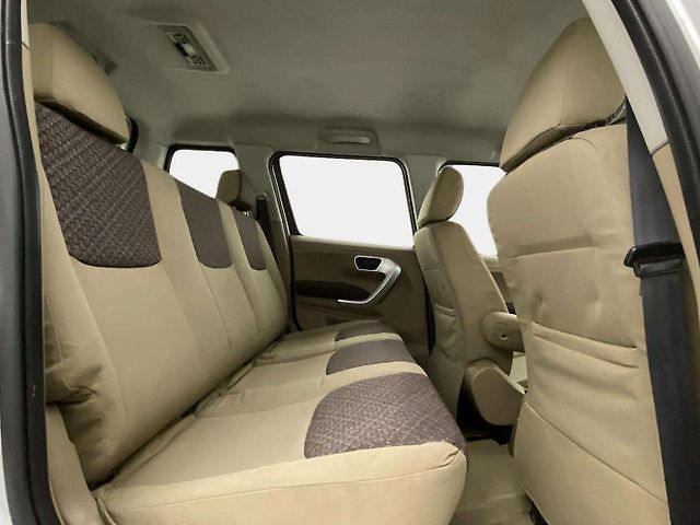Used Mahindra TUV300 [2015-2019] T8 in Ahmedabad