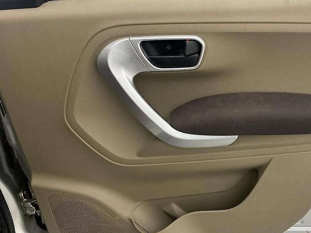Used Mahindra TUV300 [2015-2019] T8 in Ahmedabad