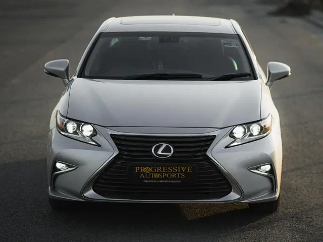 Used 2017 Lexus ES in Delhi