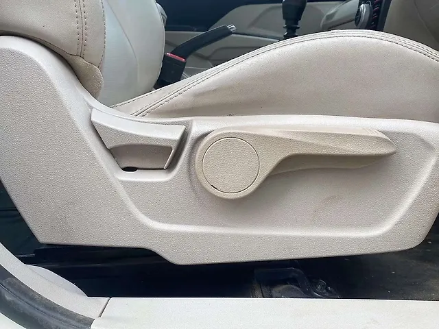 Used Mahindra XUV300 [2019-2024] W8 (O) 1.5 Diesel [2020] in Hyderabad