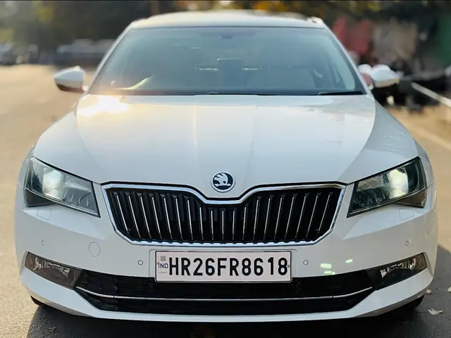 Used 2016 Skoda Superb in Delhi