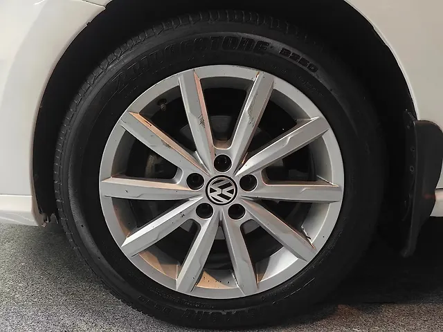 Used Volkswagen Ameo Highline Plus 1.5L AT (D)16 Alloy in Ahmedabad