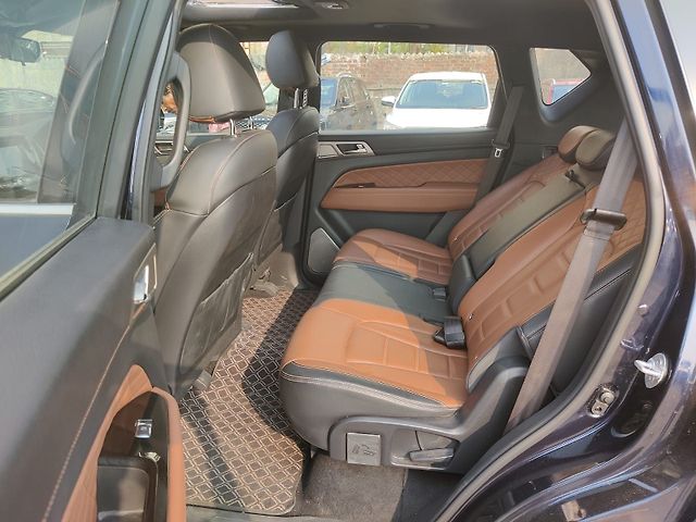 Used Mahindra Alturas G4 4WD AT in Mumbai