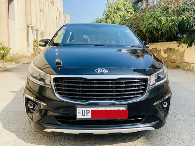 Used 2021 Kia Carnival in Delhi