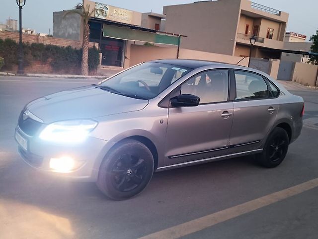 Used Skoda Rapid [2014-2015] 1.5 TDI CR Ambition with Alloy Wheels in Ludhiana