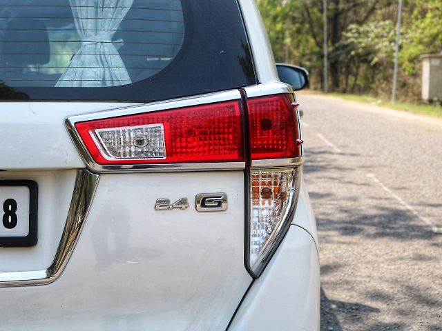 Used Toyota Innova Crysta [2016-2020] 2.4 G 7 STR [2016-2017] in Lucknow