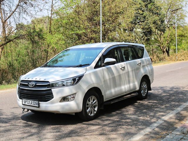 Used Toyota Innova Crysta [2016-2020] 2.4 G 7 STR [2016-2017] in Lucknow