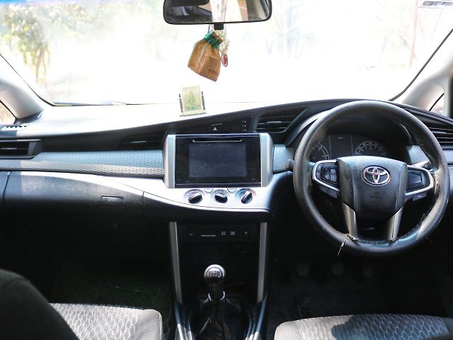 Used Toyota Innova Crysta [2016-2020] 2.4 G 7 STR [2016-2017] in Lucknow