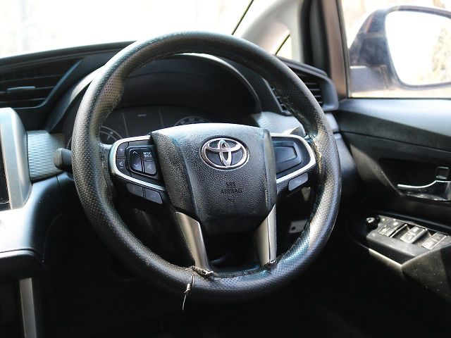 Used Toyota Innova Crysta [2016-2020] 2.4 G 7 STR [2016-2017] in Lucknow