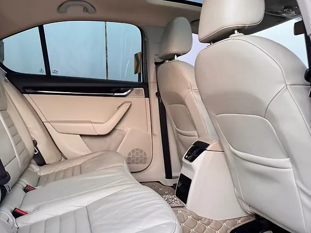 Used Skoda Octavia [2017-2021] 2.0 TDI CR Style Plus AT [2017] in Surat