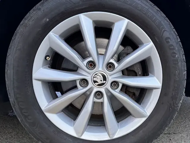Used Skoda Octavia [2017-2021] 2.0 TDI CR Style Plus AT [2017] in Surat