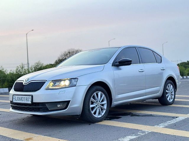 Used Skoda Octavia [2017-2021] 2.0 TDI CR Style Plus AT [2017] in Surat