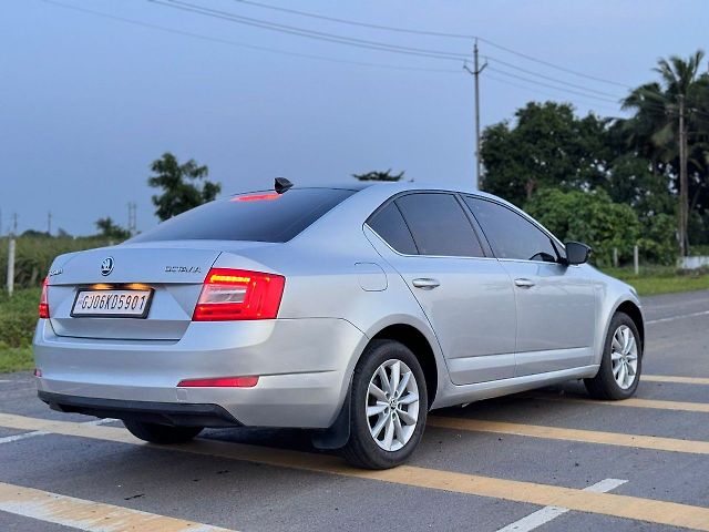 Used Skoda Octavia [2017-2021] 2.0 TDI CR Style Plus AT [2017] in Surat