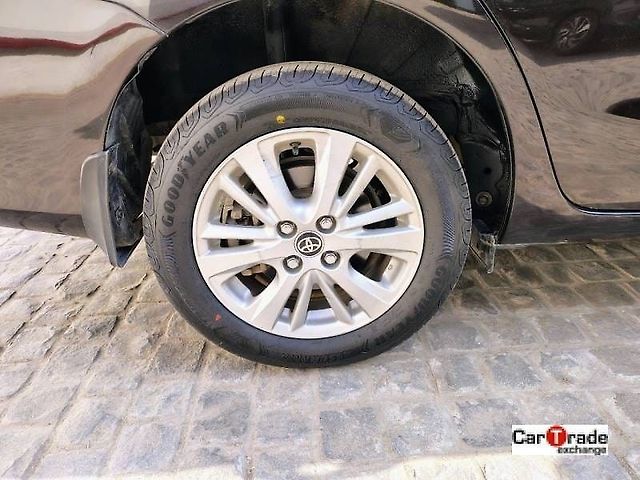 Used Toyota Yaris V MT in Delhi