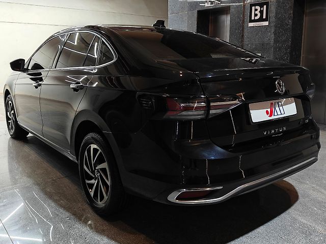 Used Volkswagen Virtus Topline 1.0 TSI MT in Ahmedabad