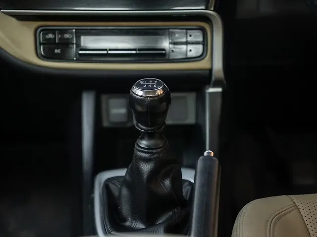Used Toyota Corolla Altis G Petrol in Kolkata