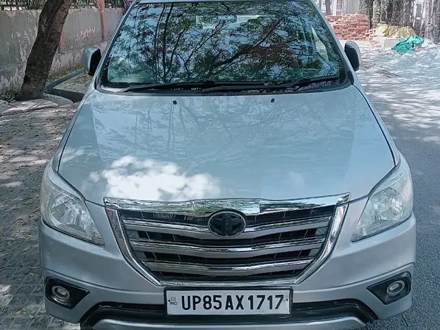 Used 2016 Toyota Innova in Agra