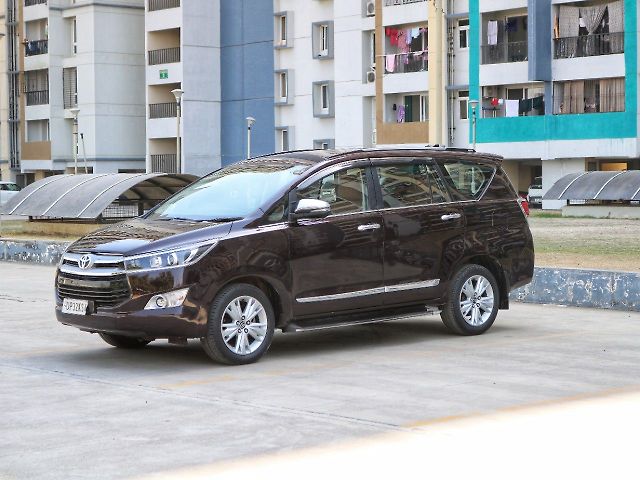 Used Toyota Innova Crysta [2016-2020] 2.8 GX AT 7 STR [2016-2020] in Lucknow