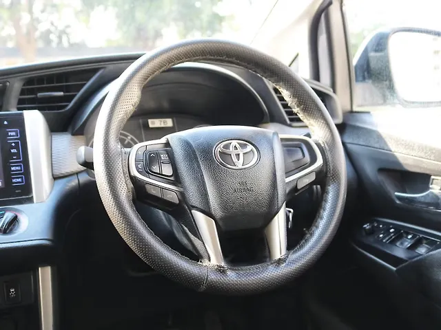 Used Toyota Innova Crysta [2016-2020] 2.4 G 7 STR [2016-2017] in Lucknow