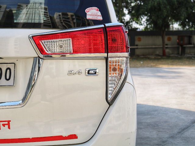 Used Toyota Innova Crysta [2016-2020] 2.4 G 7 STR [2016-2017] in Lucknow