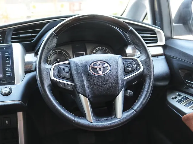 Used Toyota Innova Crysta [2016-2020] 2.4 G 7 STR [2016-2017] in Lucknow