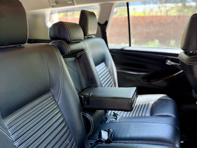 Used Toyota Innova Crysta [2016-2020] 2.4 G 7 STR [2016-2017] in Mohali